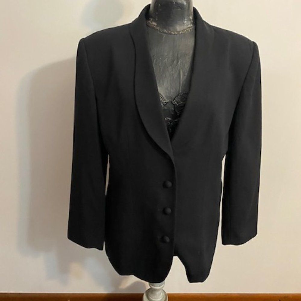 Jacqueline Ferrar Black blazer, size 16